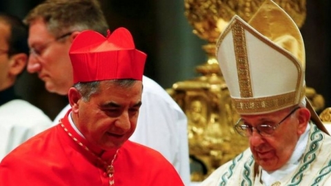 كاردينال بارز في الفاتيكان يقول إنه أجبر على تقديم استقالته