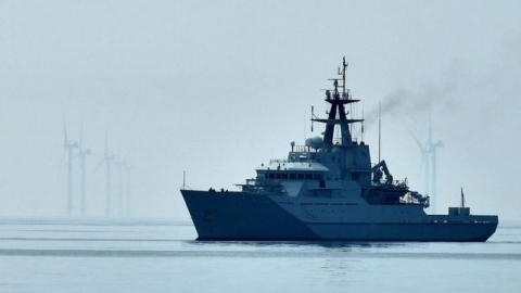 بريطانيا ترسل سفينتين حربيتين إلى ميناء جيرسي وسط خلاف مع فرنسا على الصيد