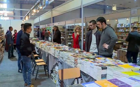 معرض بغداد الدولي يستقطب هواة القراءة بمليوني كتاب من 23 دولة