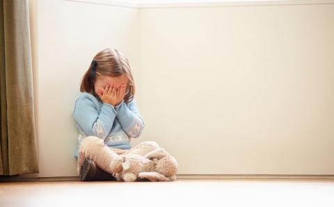 التحرش بالأطفال.. كيف تحمي صغيرك من الاعتداء الجنسي؟