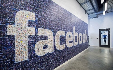 فيسبوك يضيف خاصية الكاميرا ليقترب من تطبيق سناب تشات