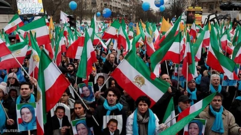 مسيرات إيرانية حاشدة في باريس تدعو لتغيير النظام