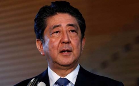 رئيس الوزراء الياباني يفوز بولاية جديدة على رأس حزبه