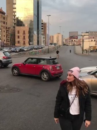 لبنان.. إضراب وغلق طرقات في 