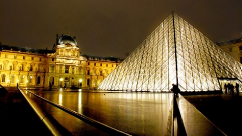  متحف اللوفر في باريس يمنع عرض أغلى لوحة في العالم‎ 