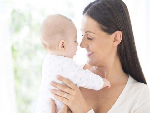 10 نصائح هامة للأم للتعامل مع الطفل حديث الولادة في الشتاء
