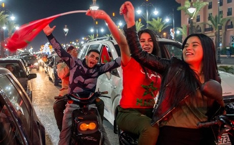 المغاربة يخرجون للشوارع احتفالاً بالتأهل لمونديال روسيا 2018 