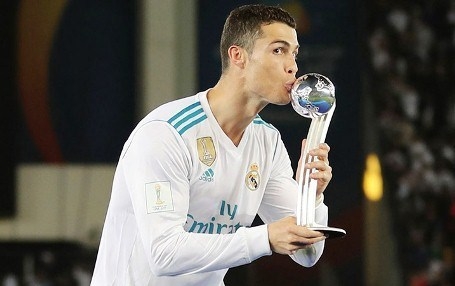 رونالدو يفوز بجائزة جديدة كأفضل لاعب بالعالم 