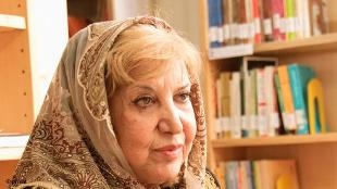 وفاة الشاعرة الايرانية سيمين بهبهاني عن عمر 87 عاما