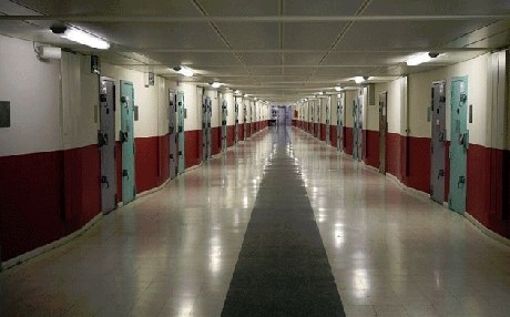 سجن في فرنسا يعطي مفاتيح الزنزانات للسجناء 