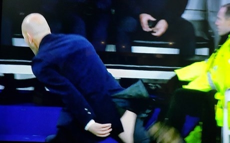 زيدان يرفض استسلام ريال مدريد بعد الهزيمة من فياريال بالدوري الإسباني 