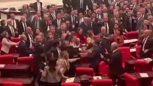 عراك داخل البرلمان التركي بسبب 