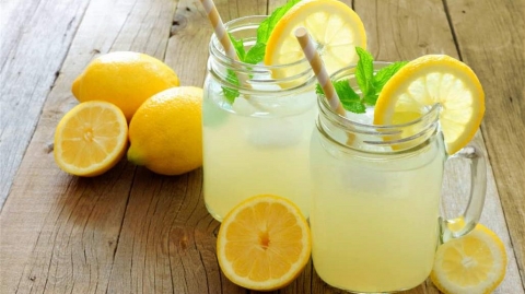 فوائد مذهلة تجعلك تبدأ الإفطار بعصير الليمون