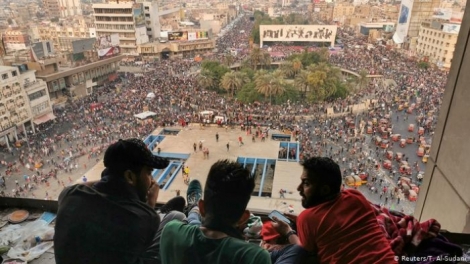 العراق .. شارع مصمم على التغيير وطبقة سياسية عاجزة عن التوافق