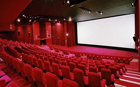 لماذا أغلب مقاعد السينما حمراء؟