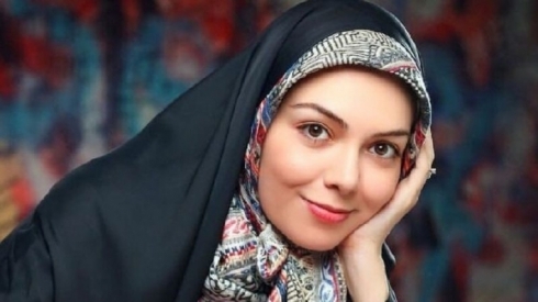 Termê jineke bêjera televîzyona fermî ya Îranê li Tehranê hate dîtin