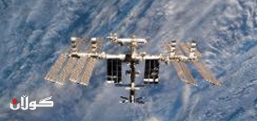 US astronauts begin spacewalk for station repairs