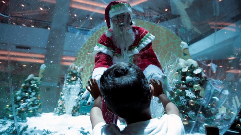 Baba Noel û hevjîna wî bi dehan zarok tûşî koronayê kirin
