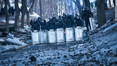 Ukrainian PM resigns, parliament scraps anti-protest laws