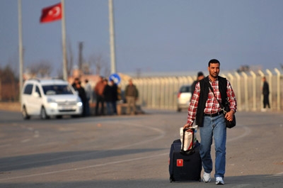 Blast rocks Syrian border post with Turkey 