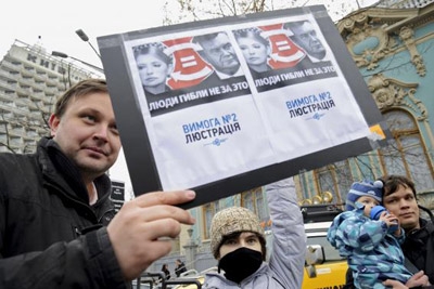 Ukraine parliament ousts Yanukovich, Tymoshenko freed
