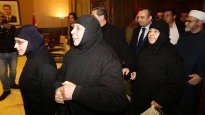 Syria crisis: Nuns freed by rebels arrive in Damascus