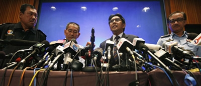 Ten countries scour sea for Malaysia jet lost in 'unprecedented mystery'