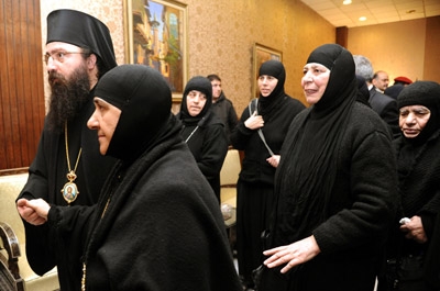Syria says only 25 free in exchange for nuns 