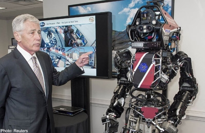 Pentagon scientists show off life-size robot