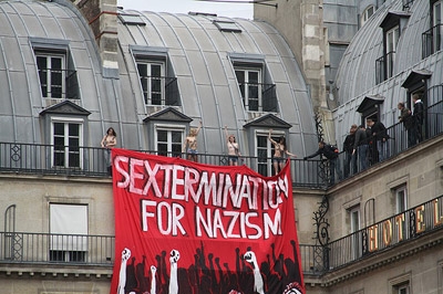 Femen activists crash far-right rally in Paris 