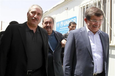 Turkish Foreign Minister Davutoğlu calls for more int’l assistance for Syrian refugees