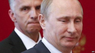 Ukraine crisis: Russia's Putin 'backs' 25 May election