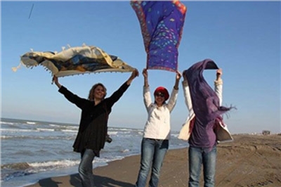 Iranian Women Remove Hijabs in Facebook Photo Series