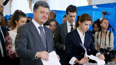 Poroshenko 'wins Ukraine election'