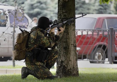 Ukraine separatists down army helicopter, 14 killed