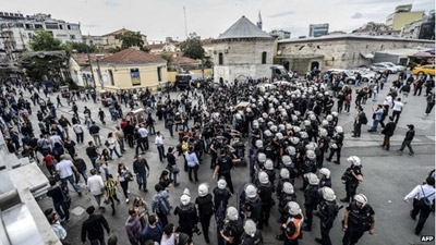 Police teargas activists marking Taksim protests anniversary 