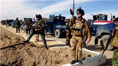 Iraqi police clash with militants in Mosul