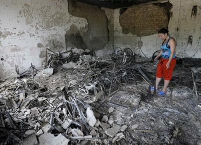 Civilians take cover, flee Ukrainian city as shells land