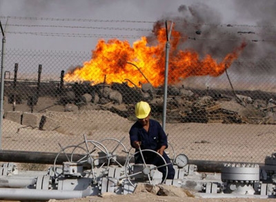 Iraq Upheaval Threatens Oil Development Plans