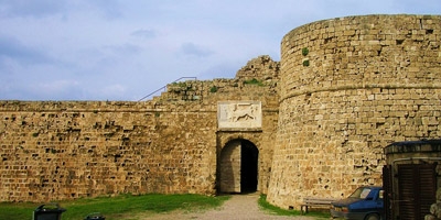 Cypriots unite to restore Othello's tower 