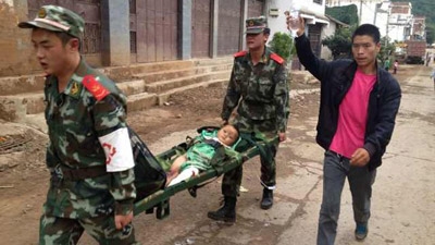 'Hundreds dead' after earthquake strikes China's Yunnan province