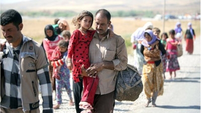 Thousands of Yazidis 'still trapped' on Iraq mountain