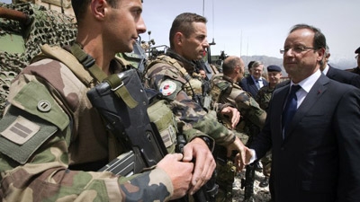France to arm Iraqi Kurds against jihadists 'in coming hours'