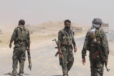 Kurdish forces fight to protect Yazidis fleeing IS