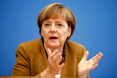 Merkel Defends Delivery of Weapons to Kurds Fighting Islamic State