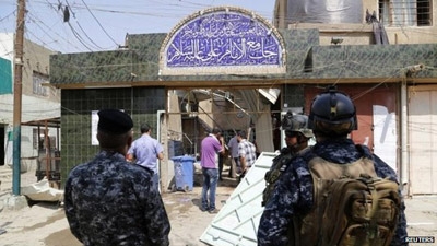 Iraq crisis: Suicide blast targets Baghdad Shia mosque