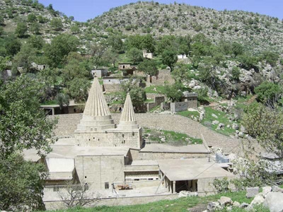 Iraq’s Yazidis flee to spiritual capital of Lalish 