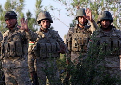 Kurdish fighters on the front line against IS militants