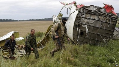 MH17 crash: Dutch experts say numerous objects hit plane