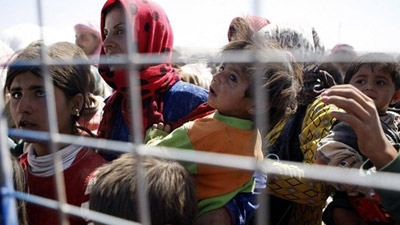 UN appeal as Syrian refugees flood over Turkish border